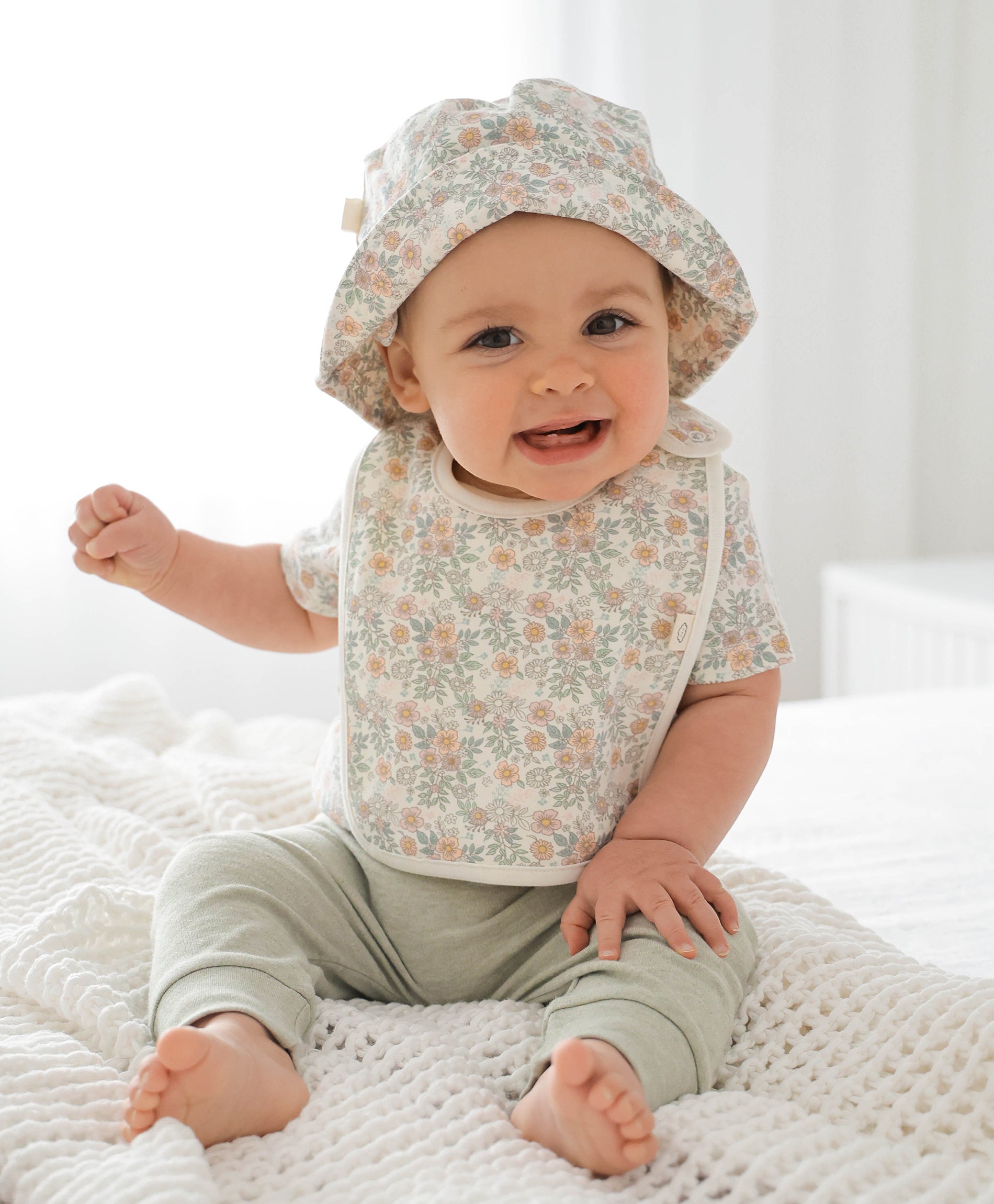 Baby bib - Daisy Daisy Lūmmi in Colour™ Babywear