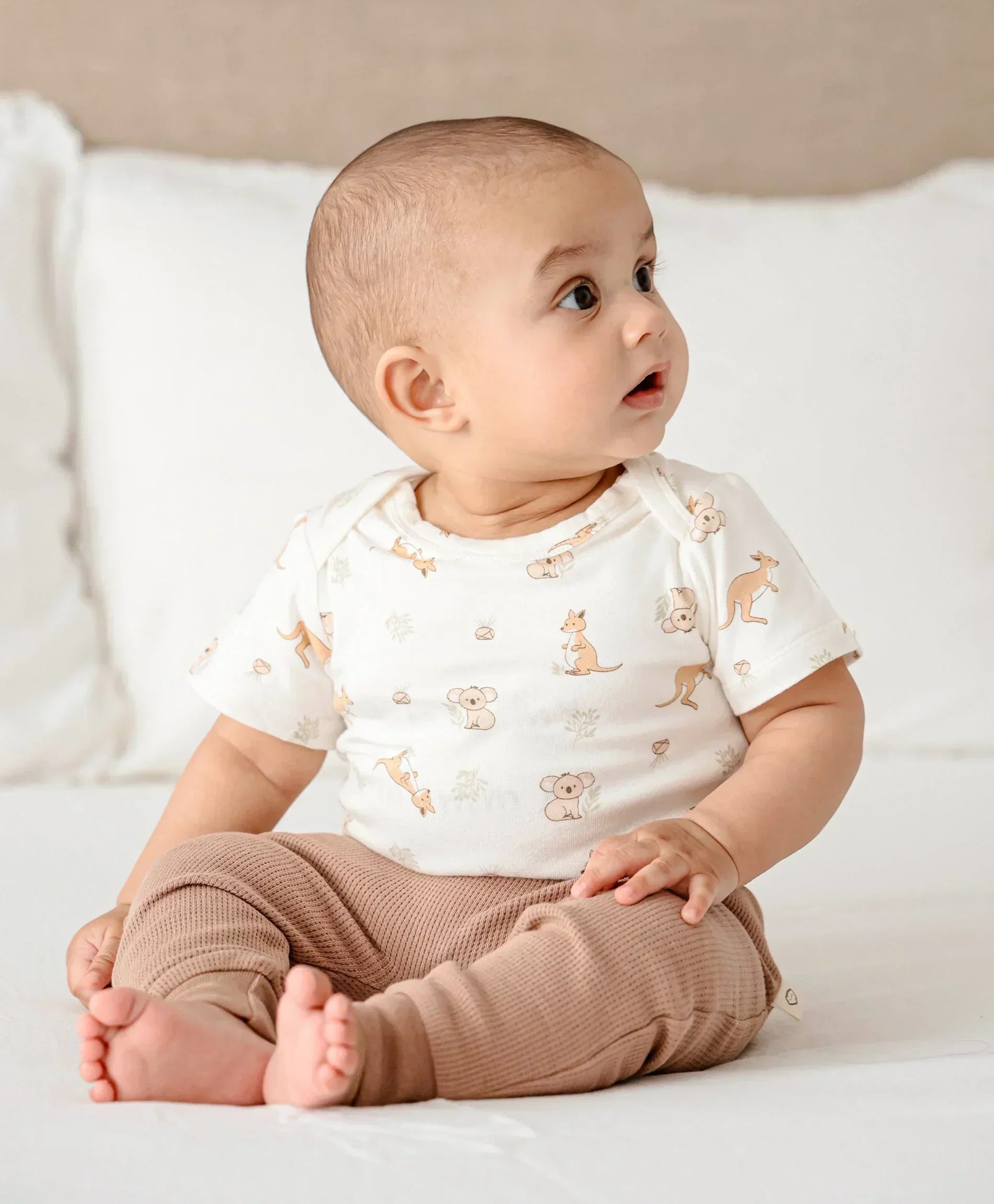 How to Fold Baby Onesies: 5 Easy Methods for Drawers and Travel