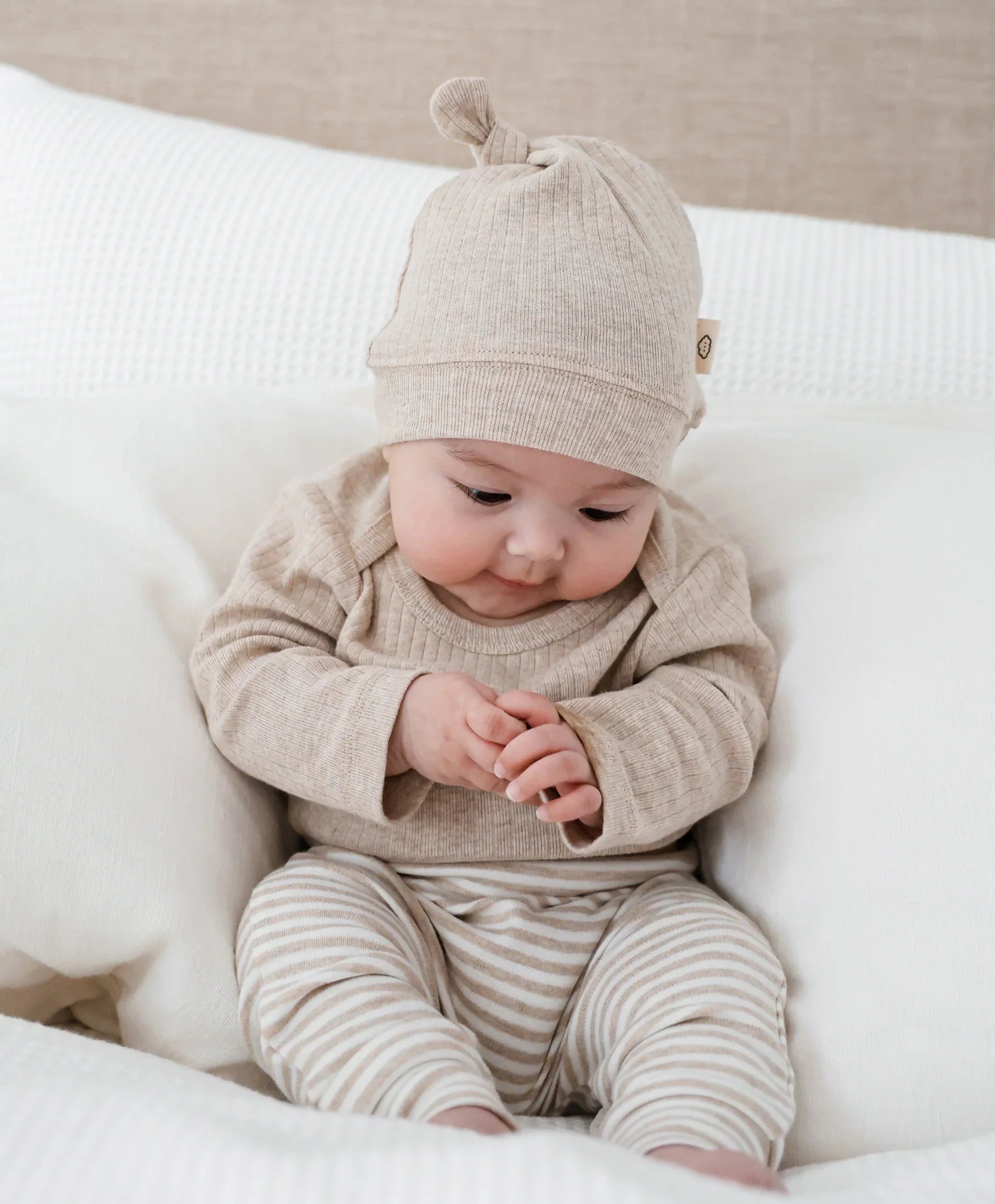 Comfy baby beanie - Heather oat Lummi in Colour Babywear