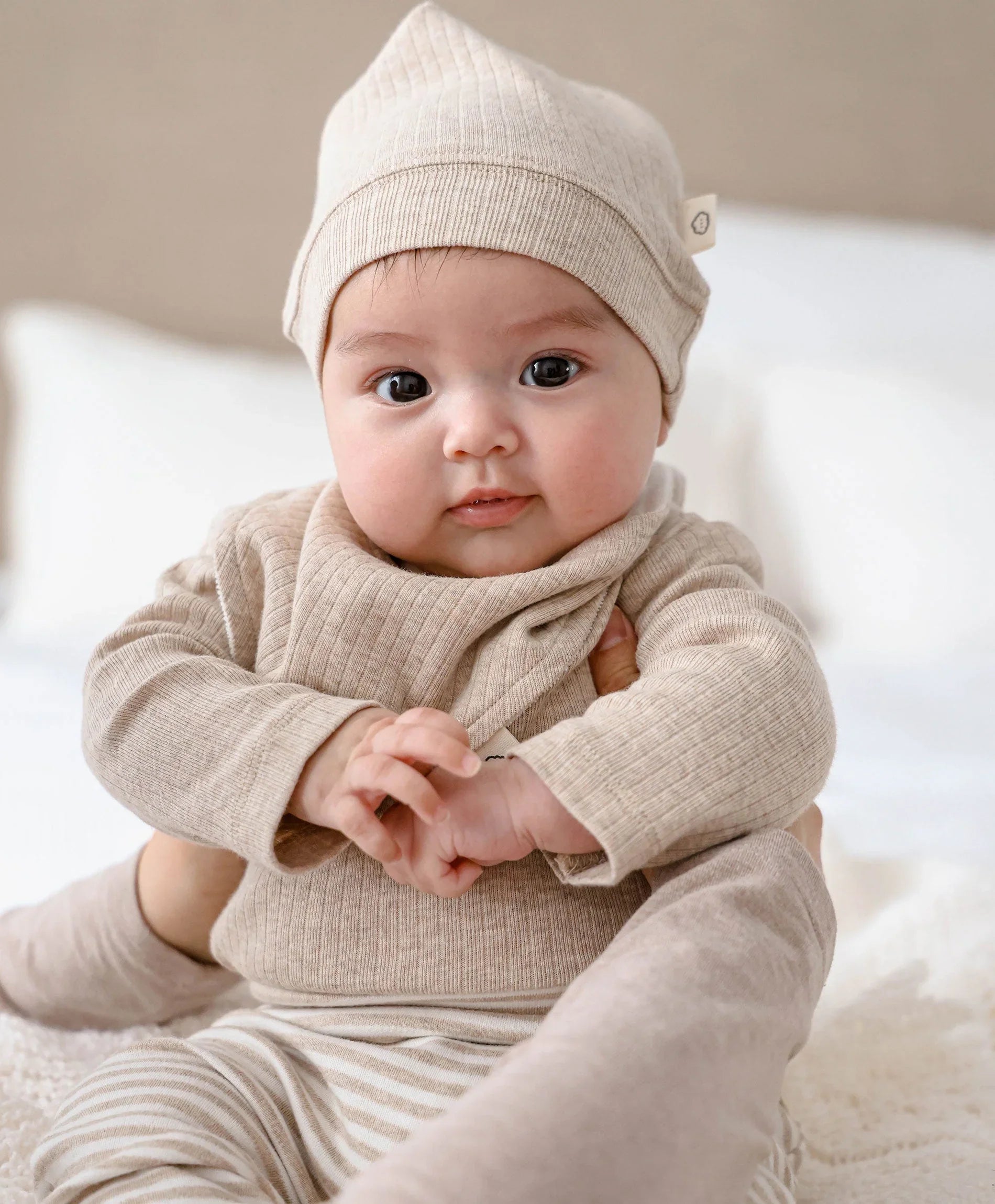 Comfy baby beanie - Heather oat Lummi in Colour Babywear