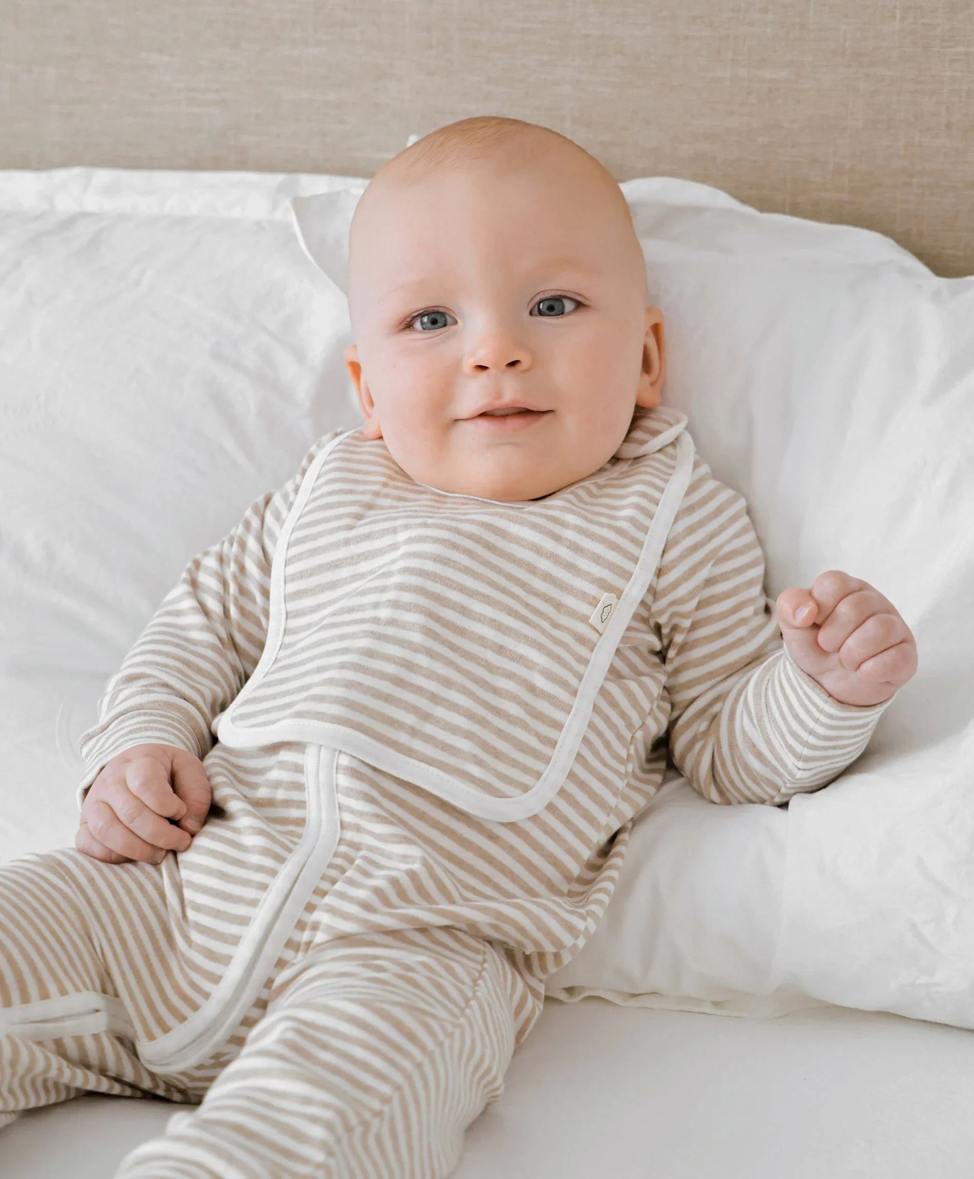 Baby bib - Oat stripes Lūmmi in Colour Babywear